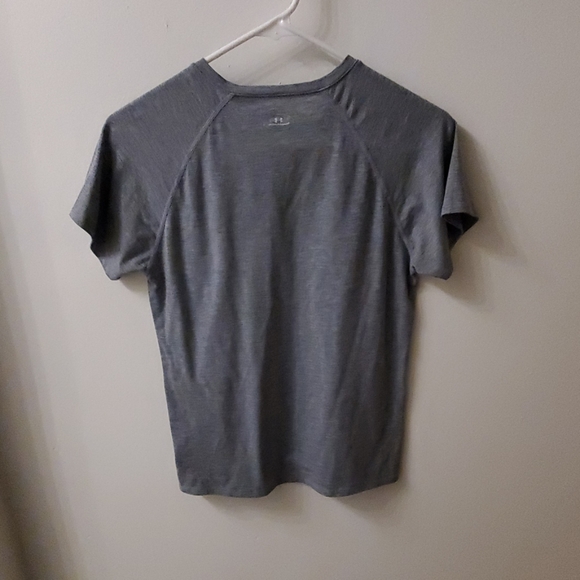 Under Armour V-neck Tee NWOT - Picture 2 of 3